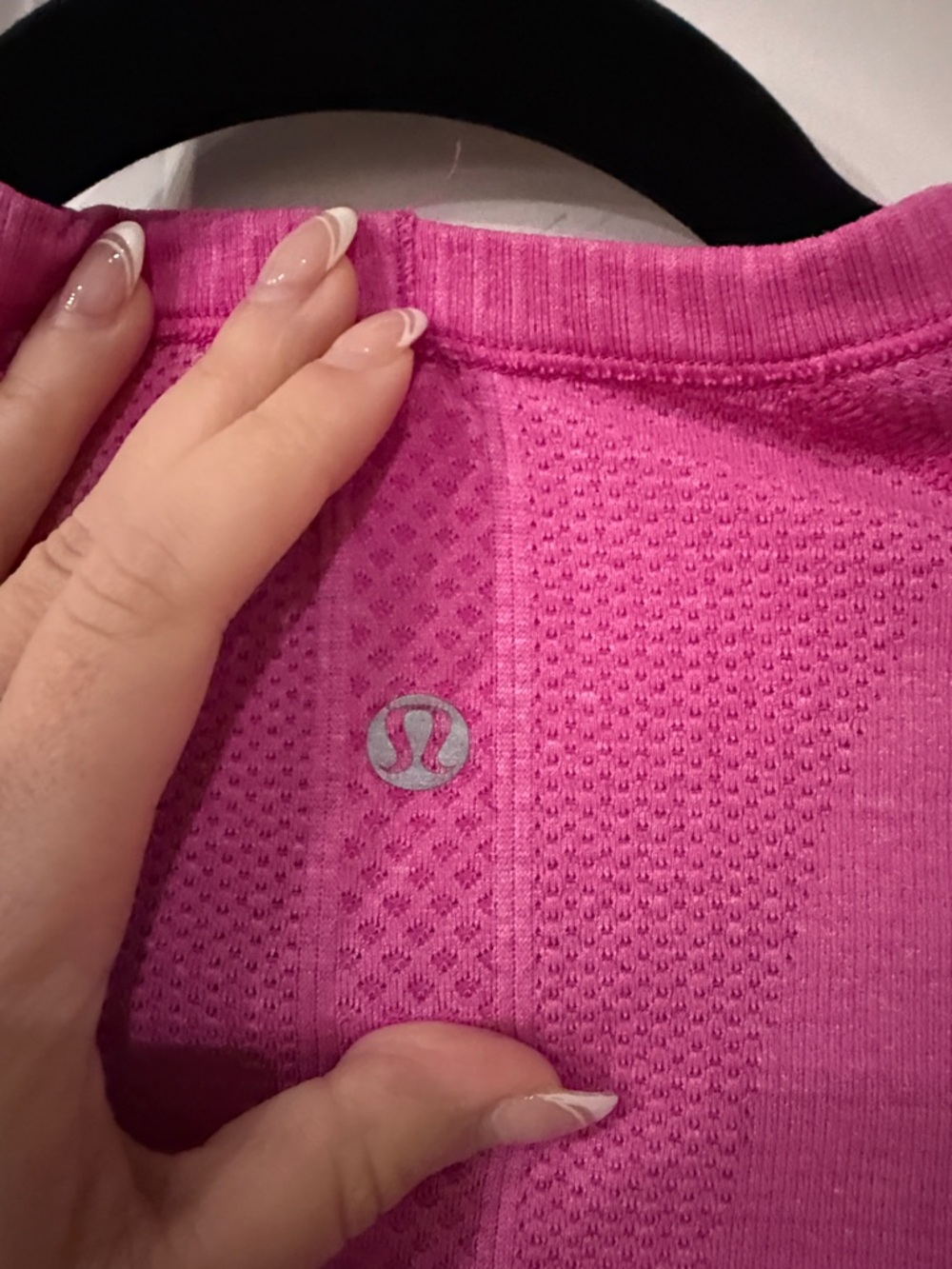 Lightly worn lululemon Women's Long-Sleeve Seamless Active Top - Hot Pink size 4 - Picture 2 of 13